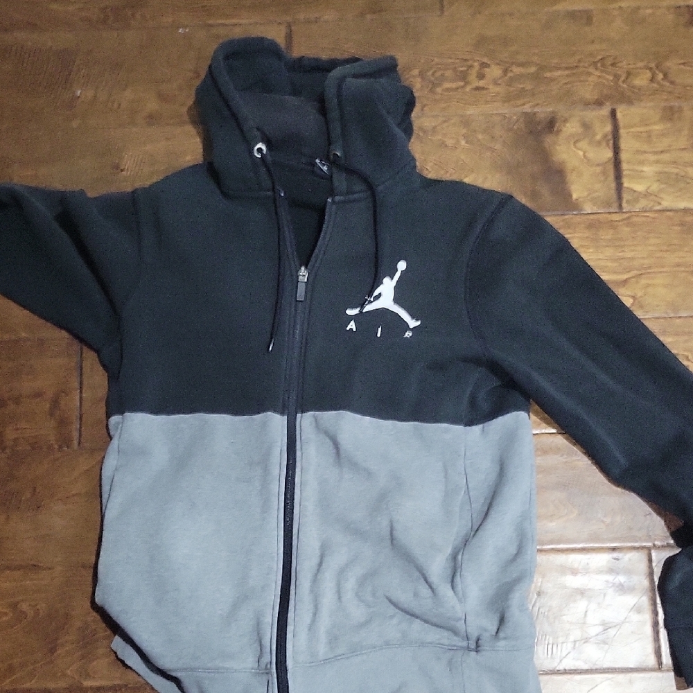Men's Black and Gray Jacket